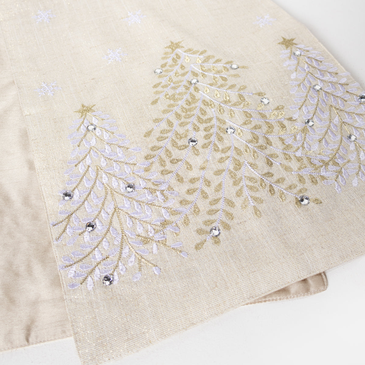 Table Runner with Tree Design